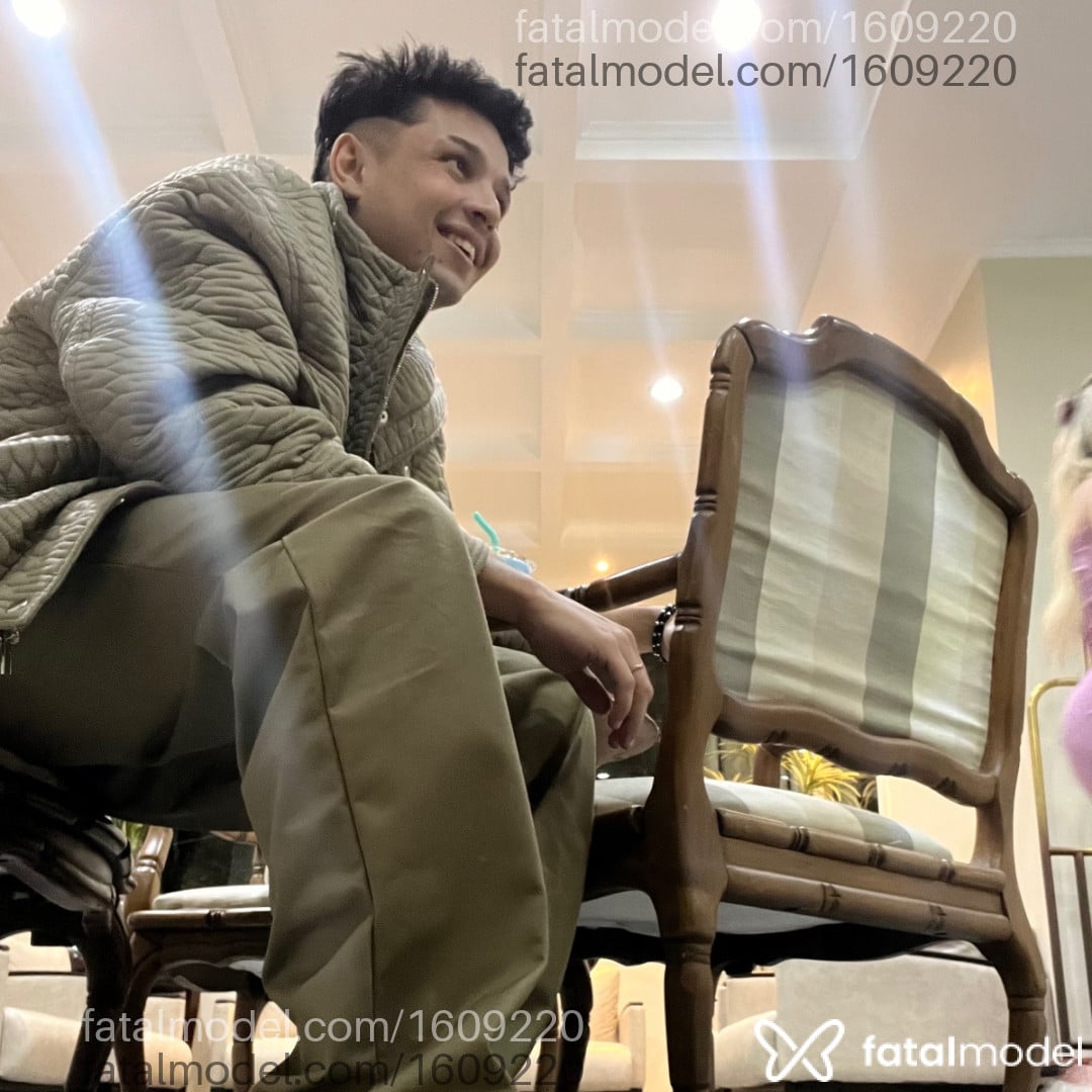 Acompanhante homem com cabelo castanho de olhos castanhos em São Paulo Acompanhante homem com cabelo castanho de olhos castanhos em São Paulo - Rodrigo