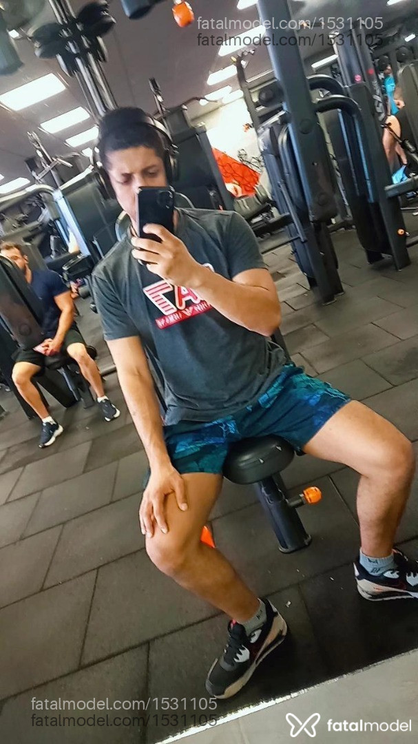 Acompanhante homem com cabelo castanho de olhos castanhos - Gabriel vaper Acompanhante homem com cabelo castanho de olhos castanhos - Gabriel vaper
