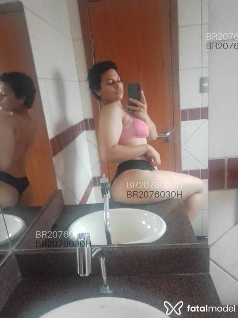 Acompanhante mulher morena (o) de olhos pretos em Porto Belo - Luke Moura