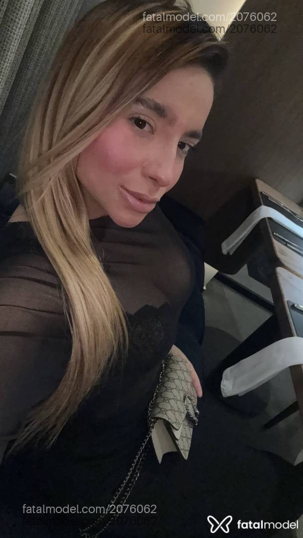 Acompanhante mulher loira (o) de olhos castanhos - Stela Rsa Noir