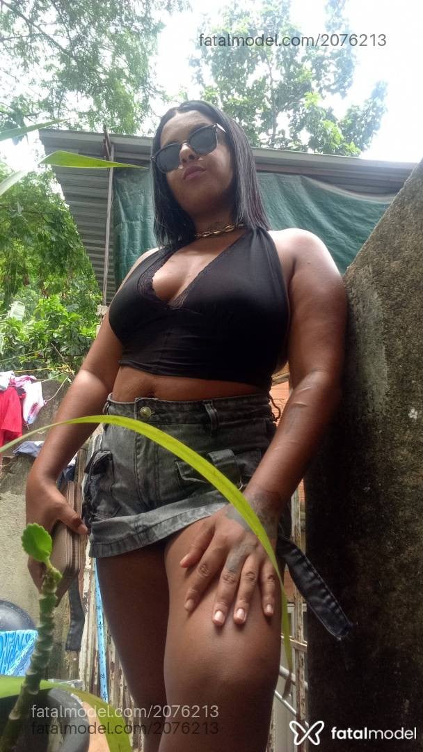 Acompanhante mulher morena (o) de olhos pretos - Priscila