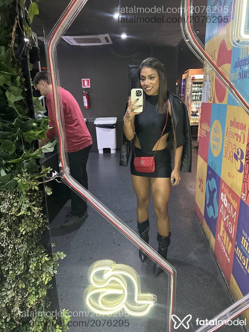 Acompanhante mulher com cabelo castanho de olhos castanhos em Cascavel - Eloah