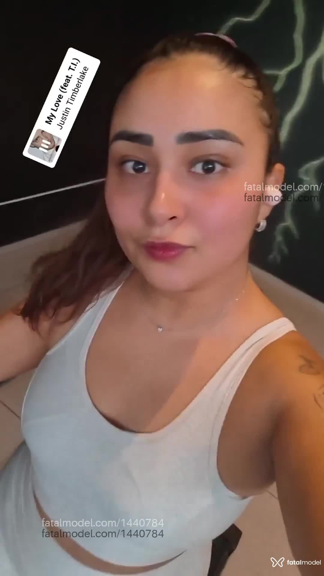 Acompanhante mulher com cabelo castanho de olhos pretos em São José do Rio Preto - Helen del conti