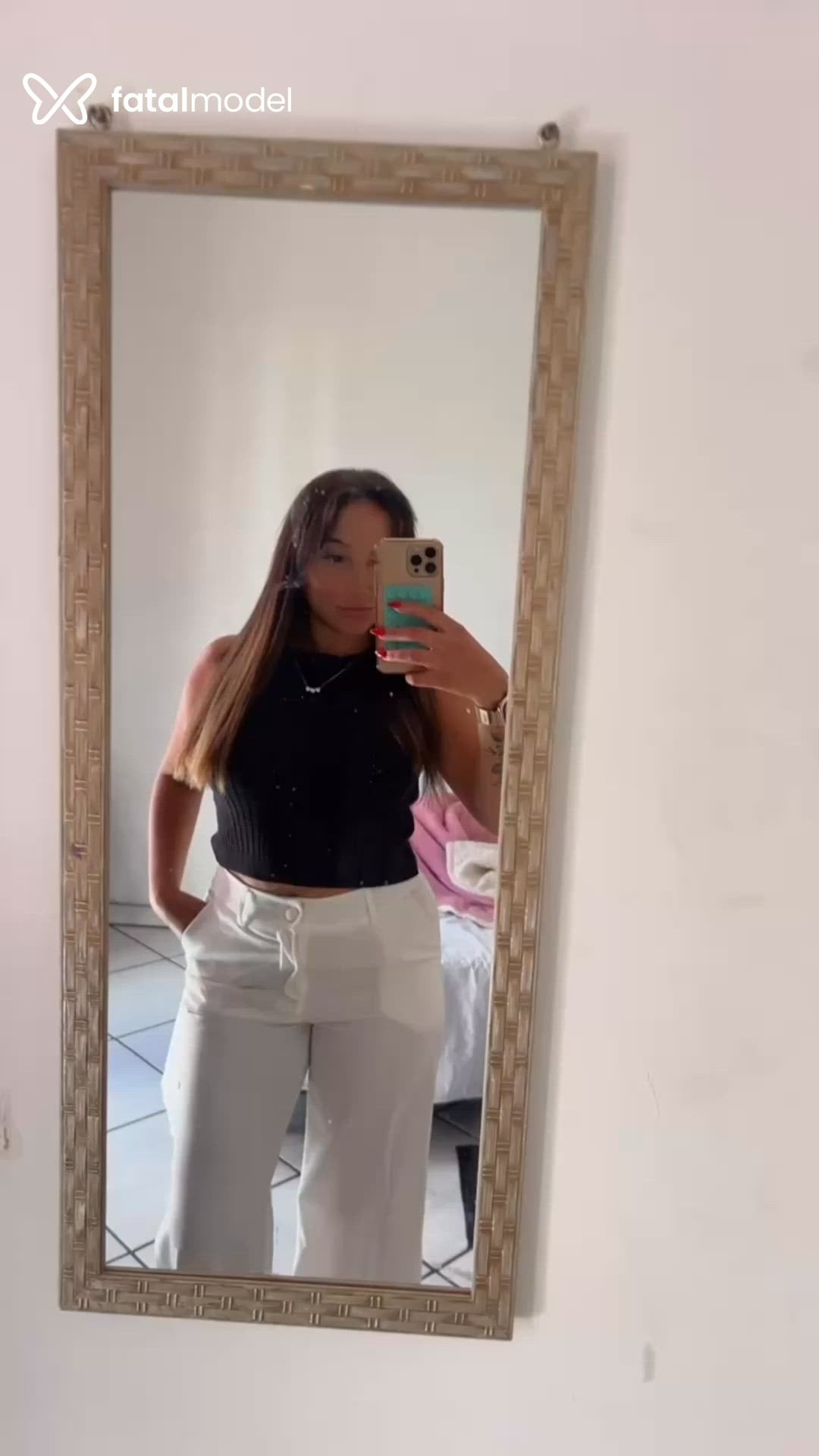 Acompanhante mulher com cabelo castanho de olhos mel - Bia Miranda