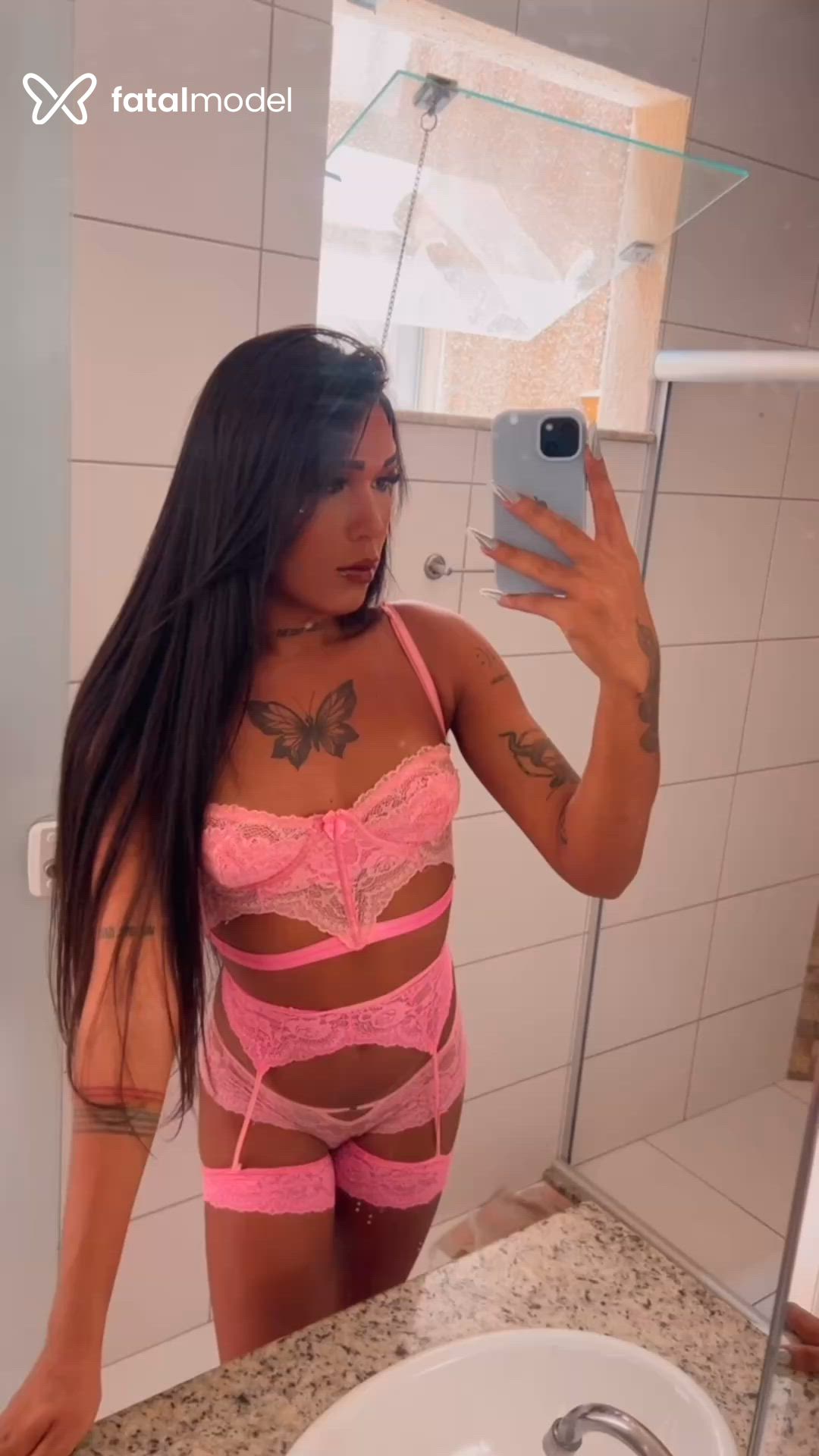 Acompanhante mulher trans morena (o) de olhos pretos - Pottira