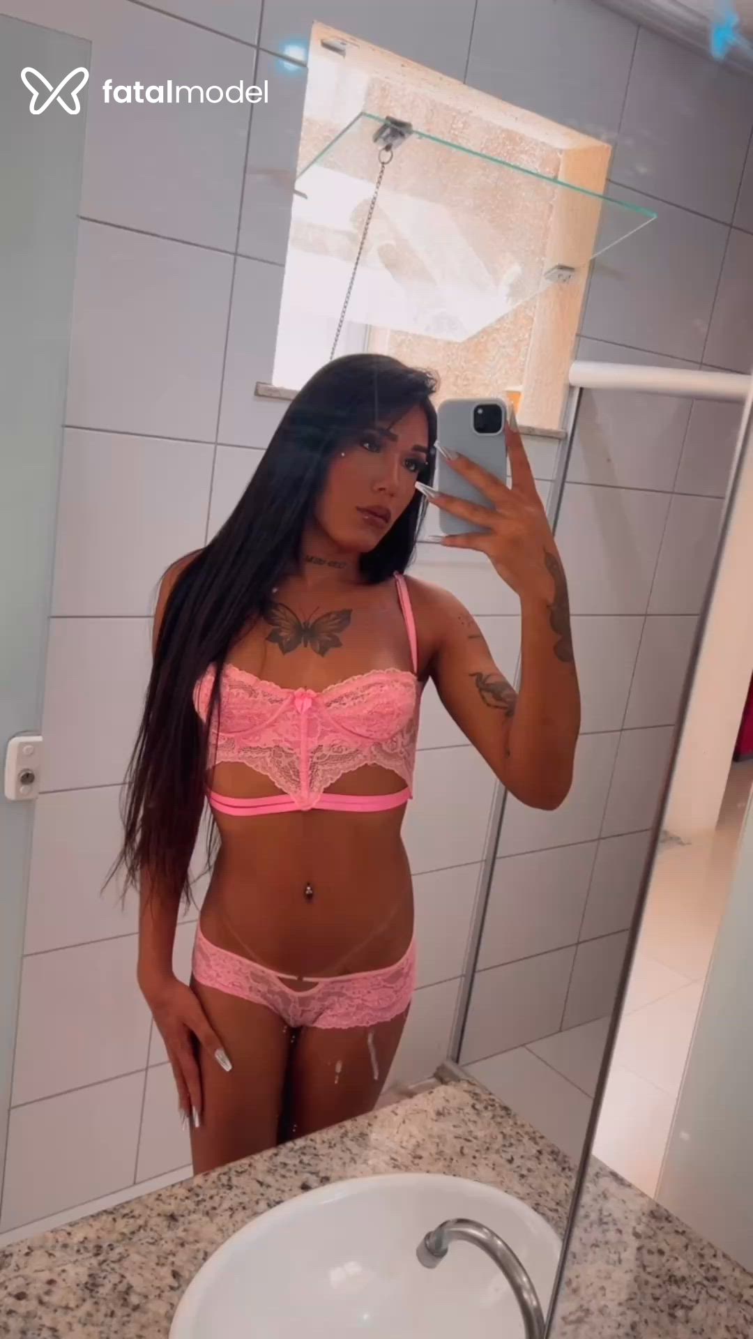 Acompanhante mulher trans morena (o) de olhos pretos - Pottira