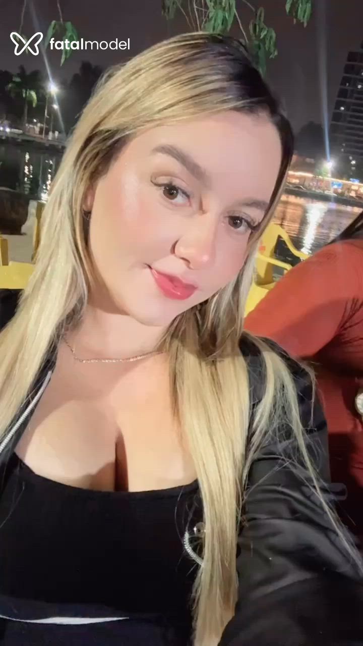 Acompanhante mulher loira (o) de olhos castanhos - Emilly Albuquerque