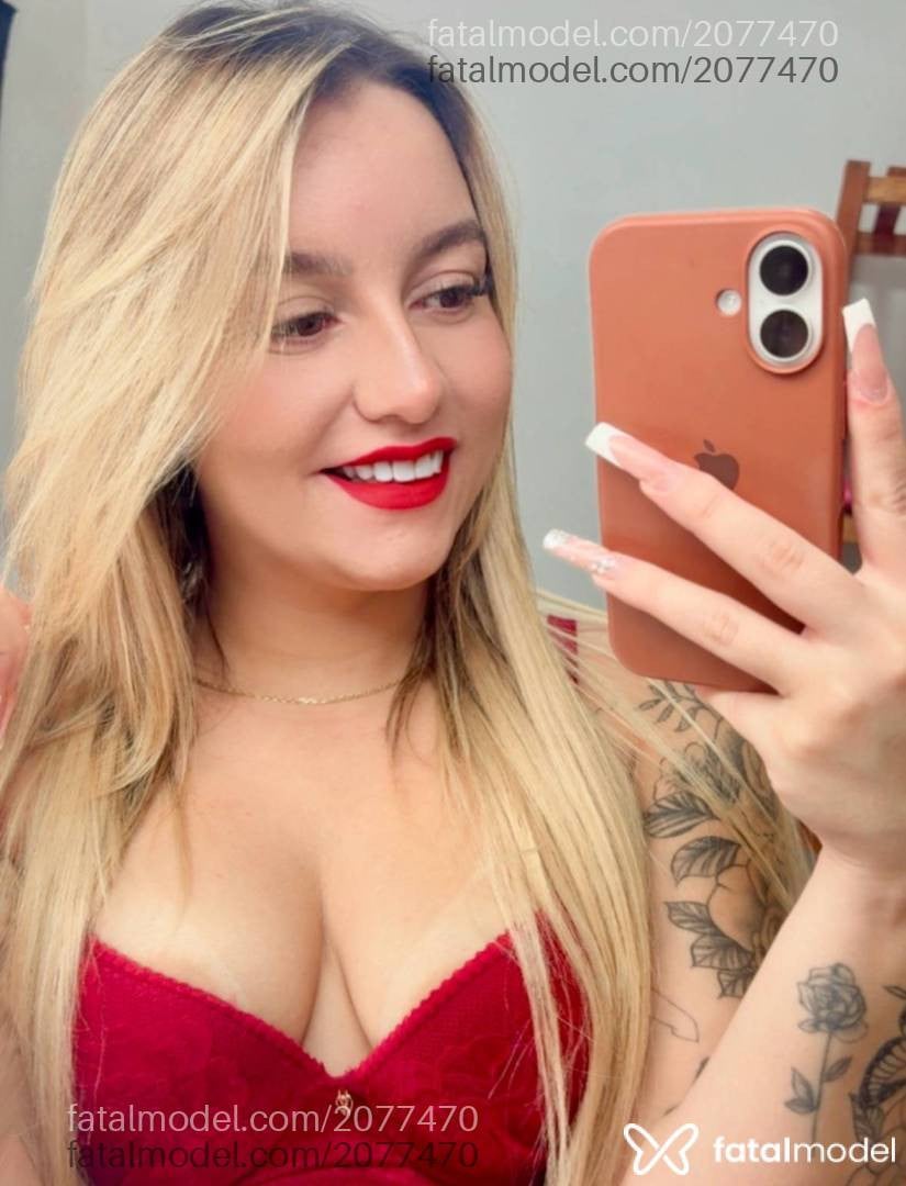 Acompanhante mulher loira (o) de olhos castanhos - Emilly Albuquerque