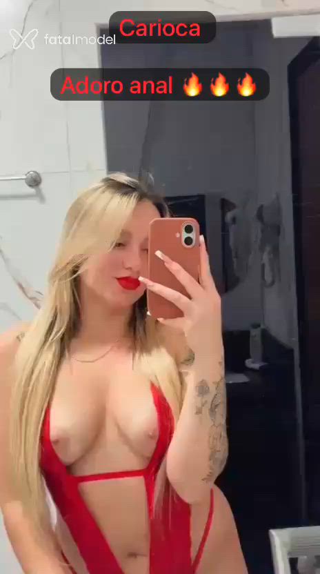 Acompanhante mulher loira (o) de olhos castanhos - Emilly Albuquerque