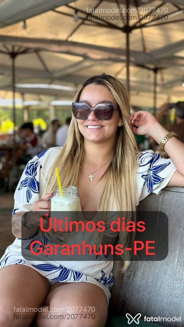 Acompanhante mulher loira (o) de olhos castanhos - Emilly Albuquerque