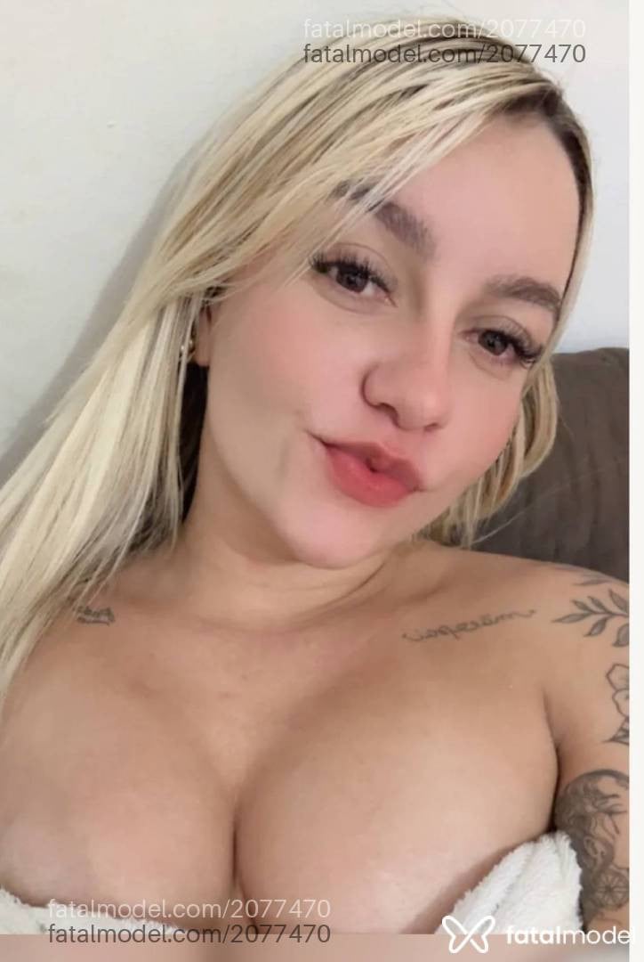 Acompanhante mulher loira (o) de olhos castanhos - Emilly Albuquerque
