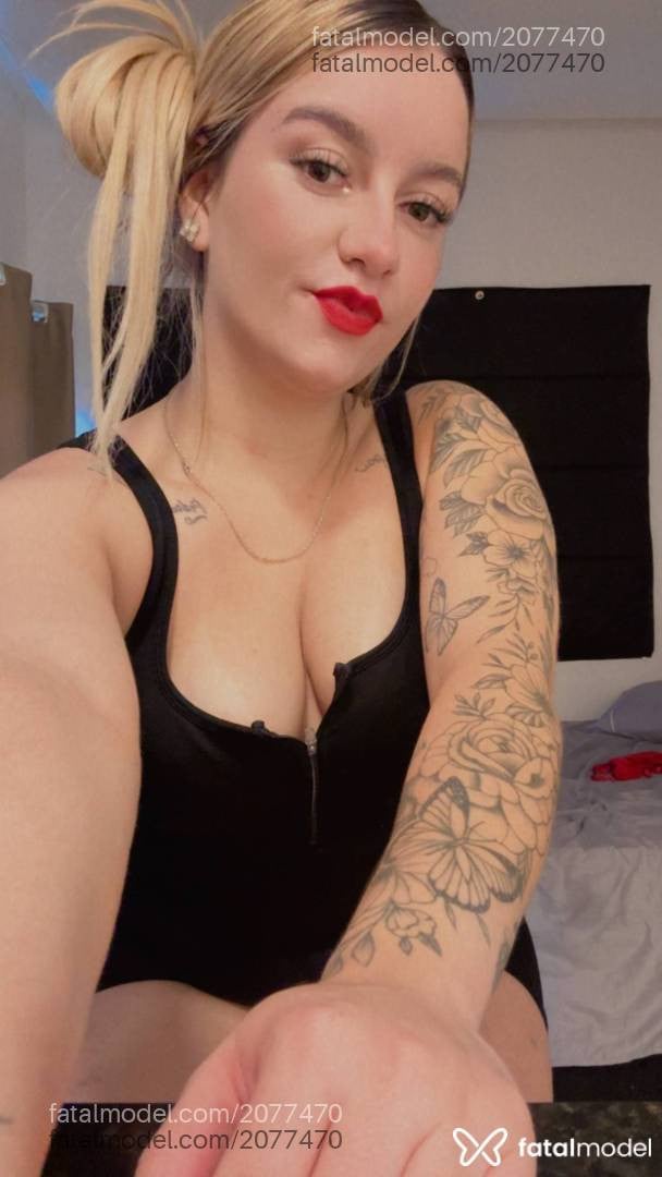 Acompanhante mulher loira (o) de olhos castanhos - Emilly Albuquerque