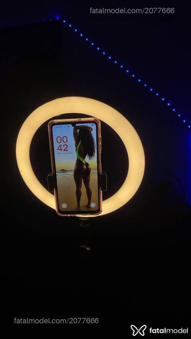 Acompanhante mulher trans morena (o) de olhos pretos - Sabryna