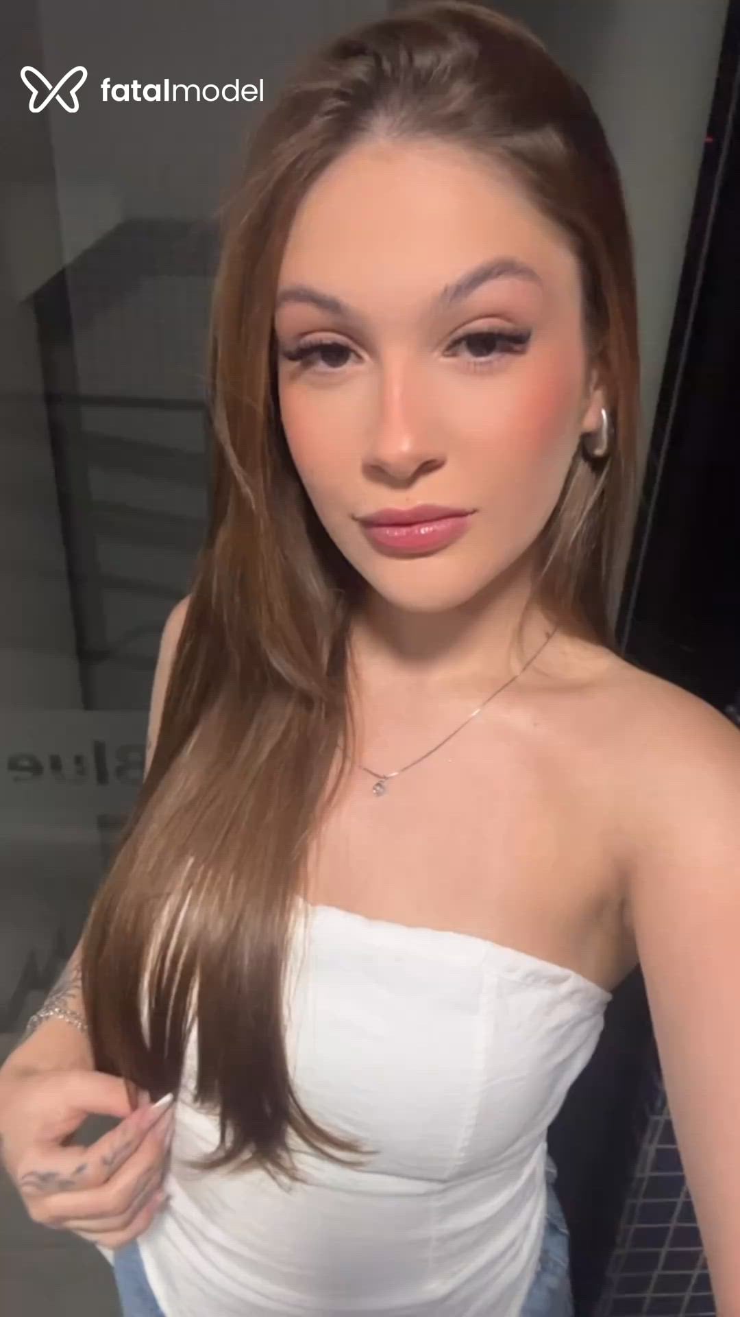 Acompanhante mulher com cabelo castanho de olhos castanhos - Maria Júlia Acompanhante mulher com cabelo castanho de olhos castanhos - Maria Júlia