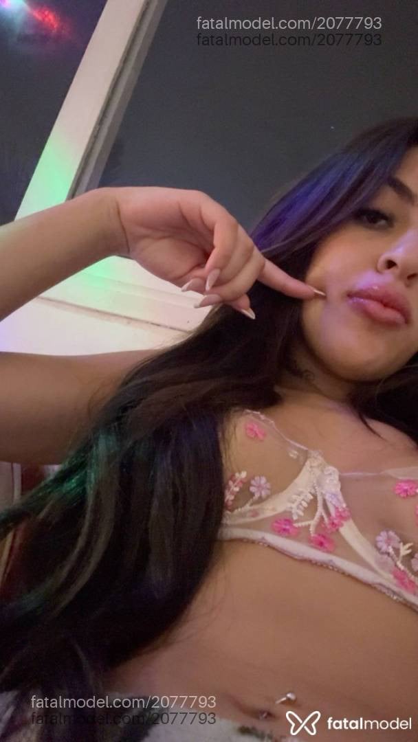 Acompanhante mulher com cabelo castanho de olhos mel - Bel