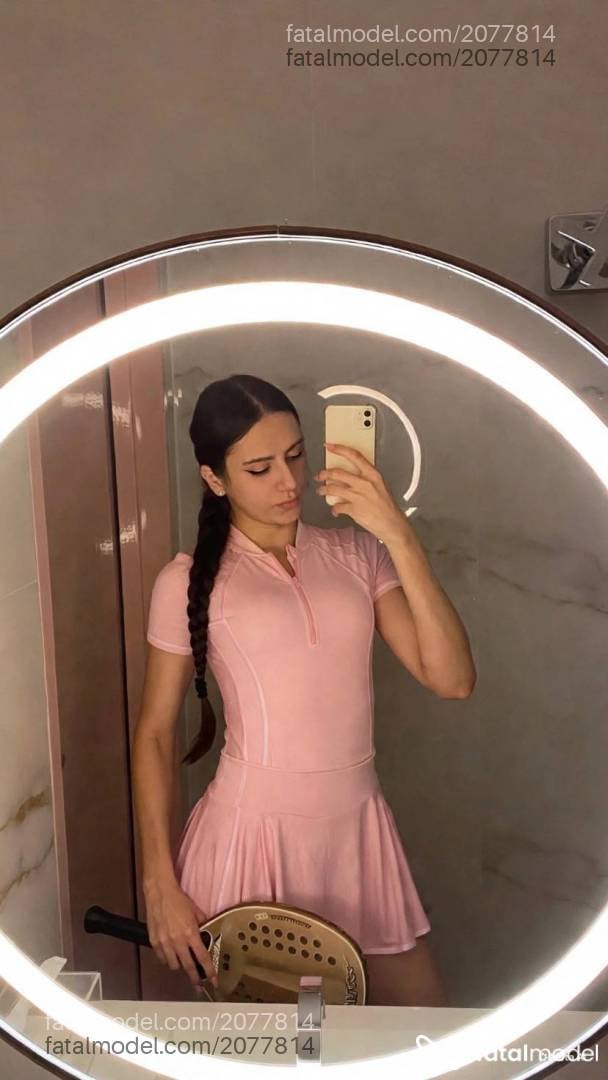 Acompanhante mulher trans com cabelo castanho de olhos castanhos - Elisa Bonucci