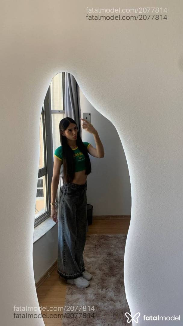 Acompanhante mulher trans com cabelo castanho de olhos castanhos em São Paulo - Elisa Bonucci