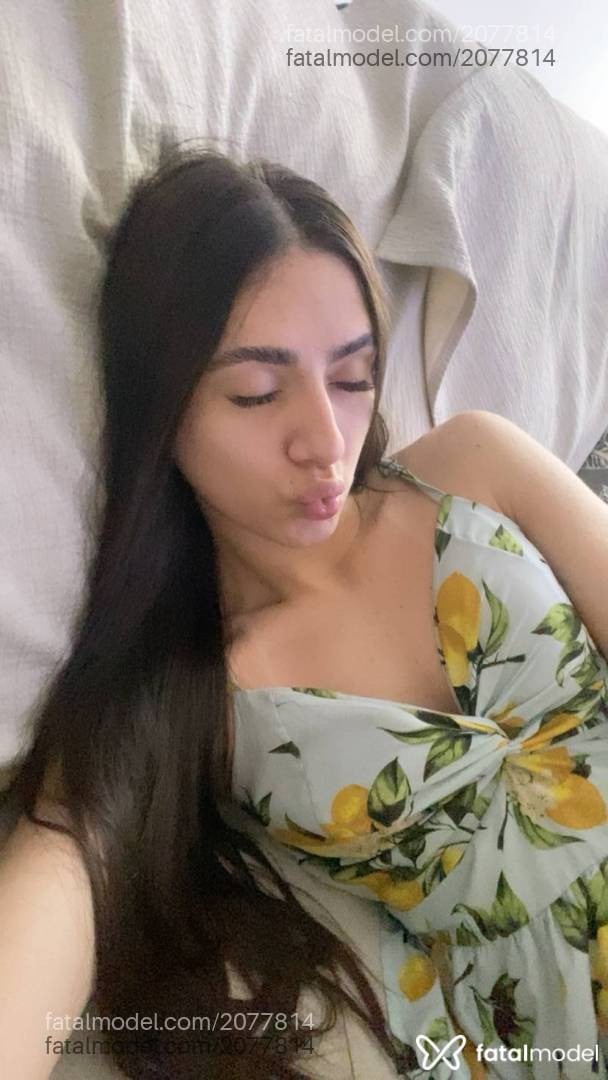 Acompanhante mulher trans com cabelo castanho de olhos castanhos - Elisa Bonucci