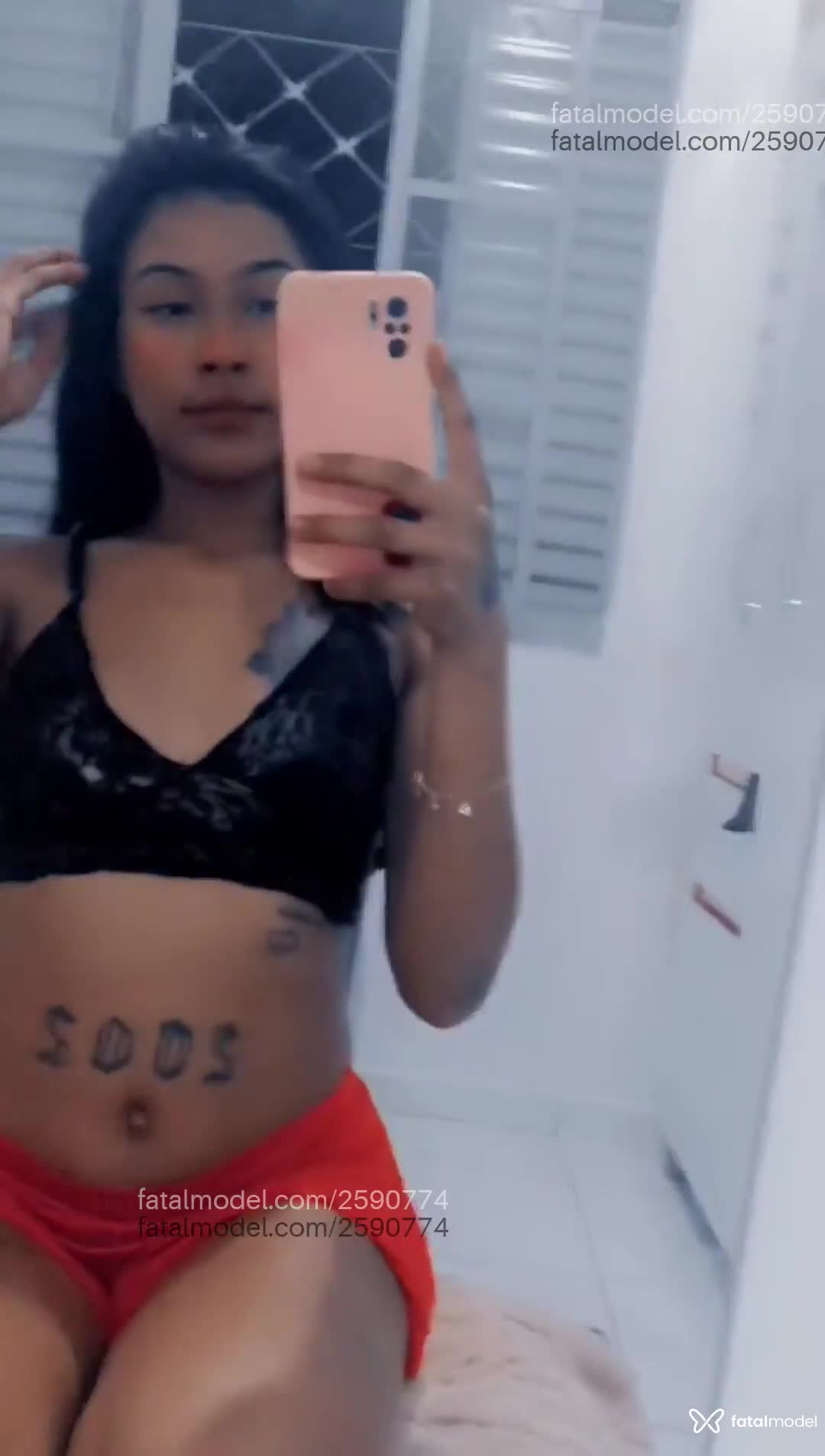 Acompanhante mulher morena (o) de olhos pretos - Yasmim