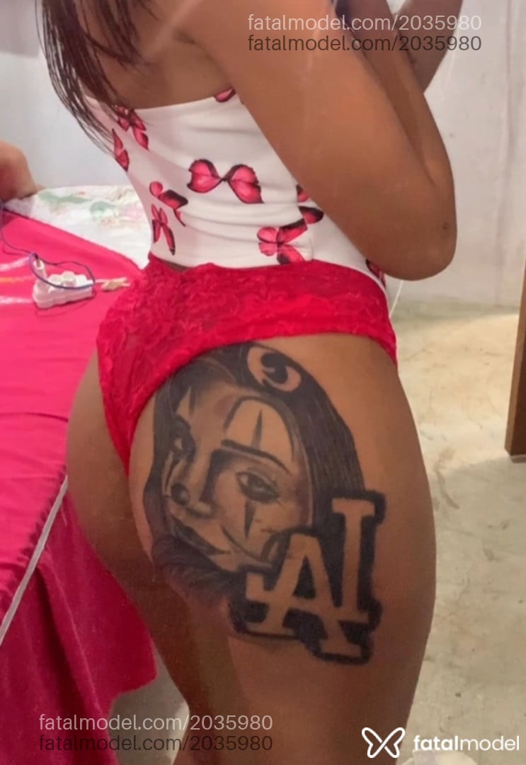 Acompanhante mulher com cabelo castanho de olhos castanhos em Campinas - Atena