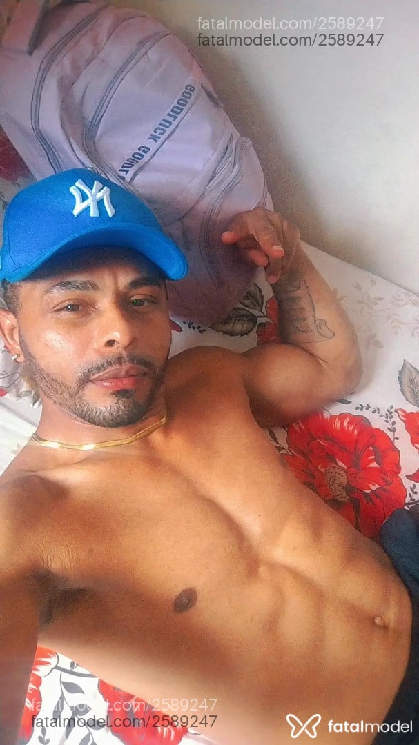 Acompanhante homem com cabelo castanho de olhos mel - Robson Dos Santos