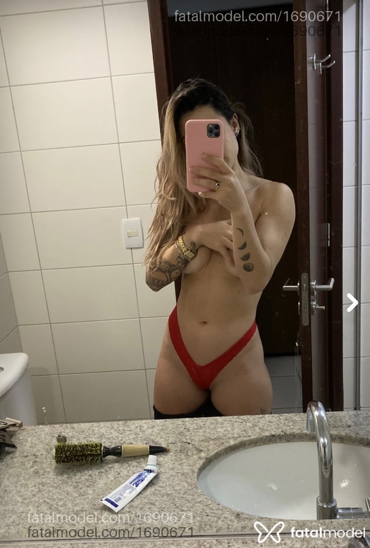 Acompanhante mulher com cabelo castanho de olhos mel em Recife - Katryna