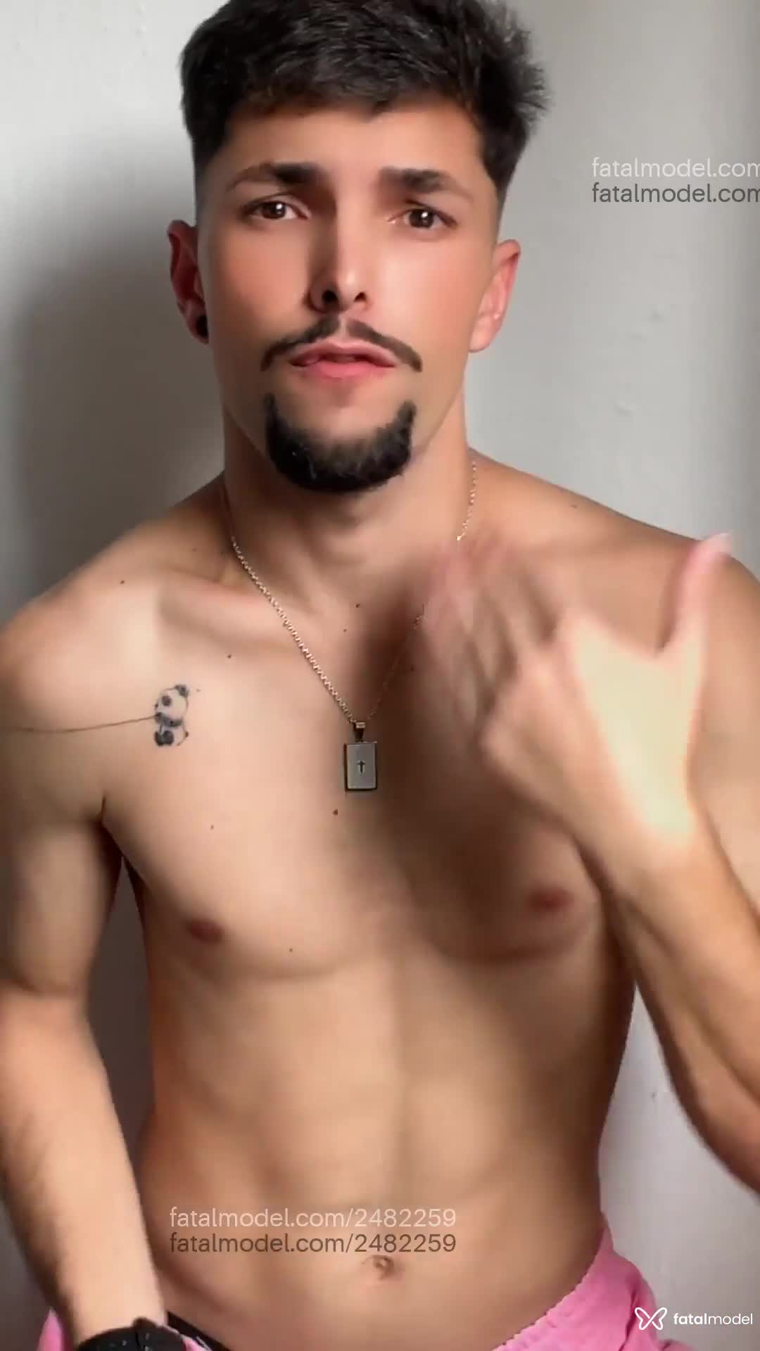 Acompanhante homem com cabelo castanho de olhos castanhos em São Paulo Acompanhante homem com cabelo castanho de olhos castanhos em São Paulo - Vecchi