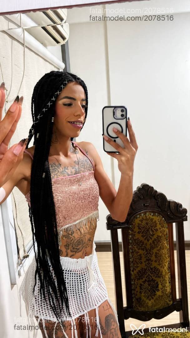 Acompanhante mulher trans morena (o) de olhos castanhos - Morena