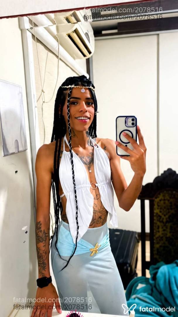 Acompanhante mulher trans morena (o) de olhos castanhos - Morena