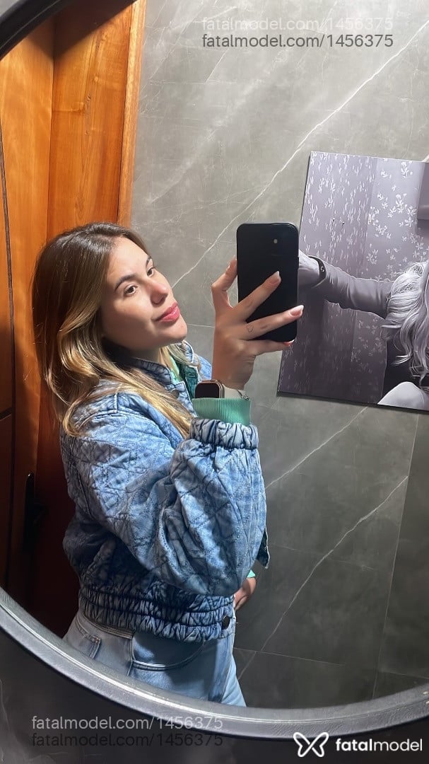 Acompanhante mulher com cabelo castanho de olhos castanhos em Foz do Iguaçu - Nicole