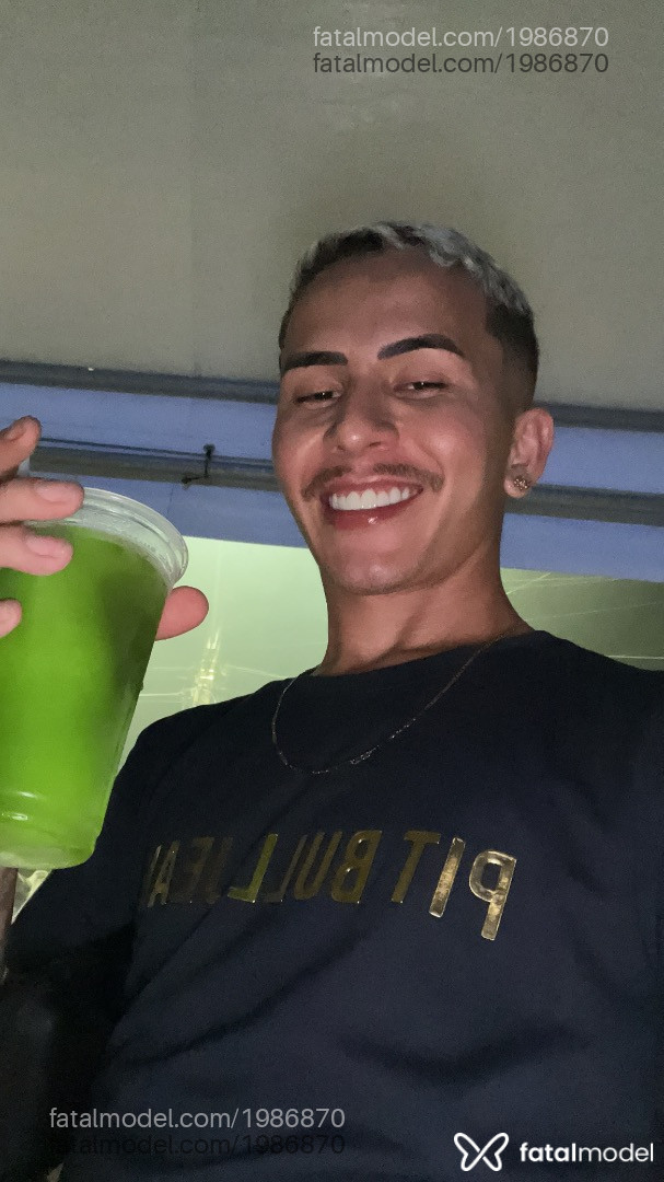 Acompanhante homem com cabelo castanho de olhos pretos em Natal Acompanhante homem com cabelo castanho de olhos pretos em Natal - Everton