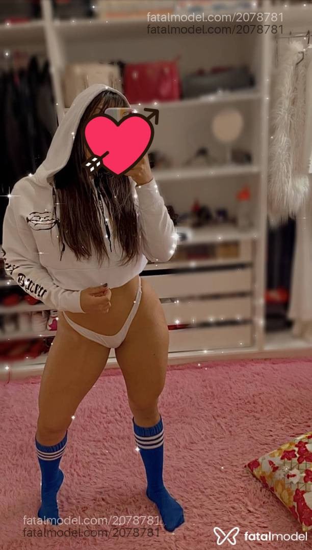 Acompanhante mulher com cabelo castanho de olhos castanhos - Mirella
