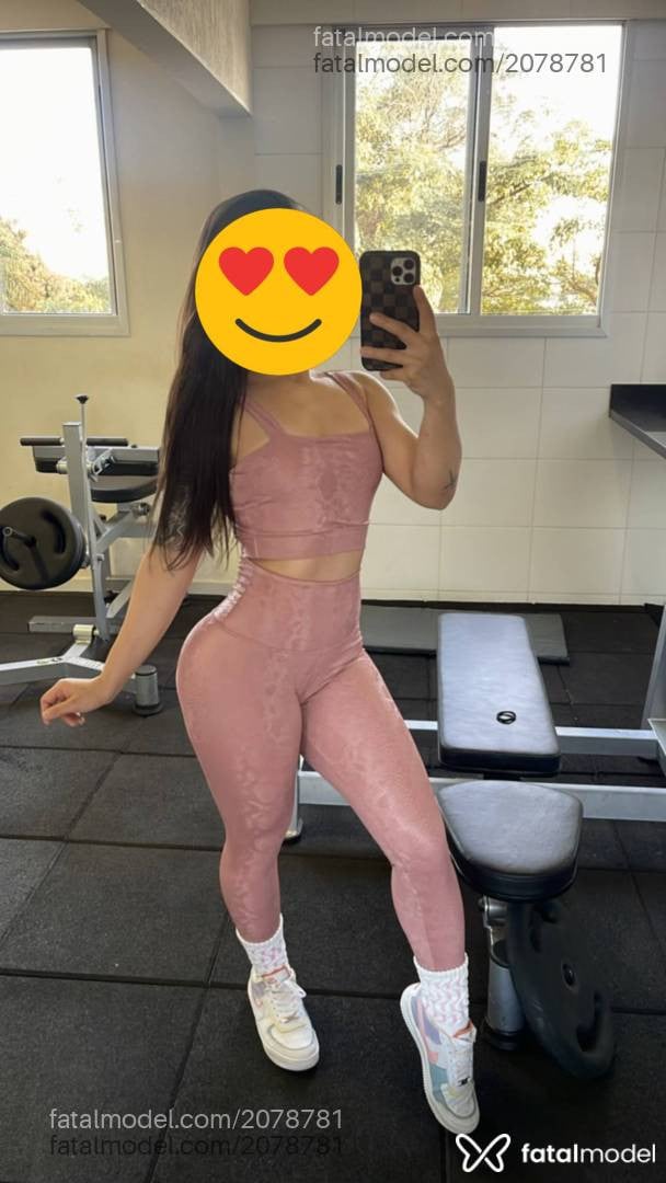 Acompanhante mulher com cabelo castanho de olhos castanhos - Mirella