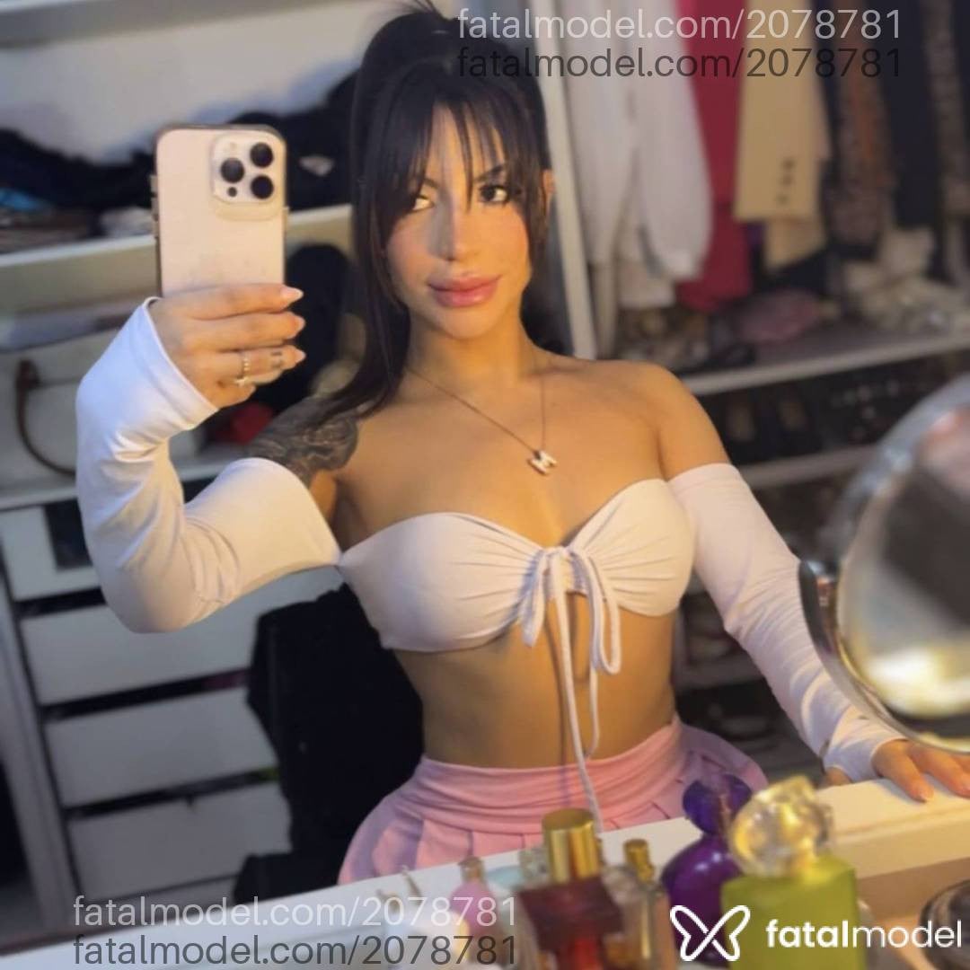 Acompanhante mulher com cabelo castanho de olhos castanhos - Mirella