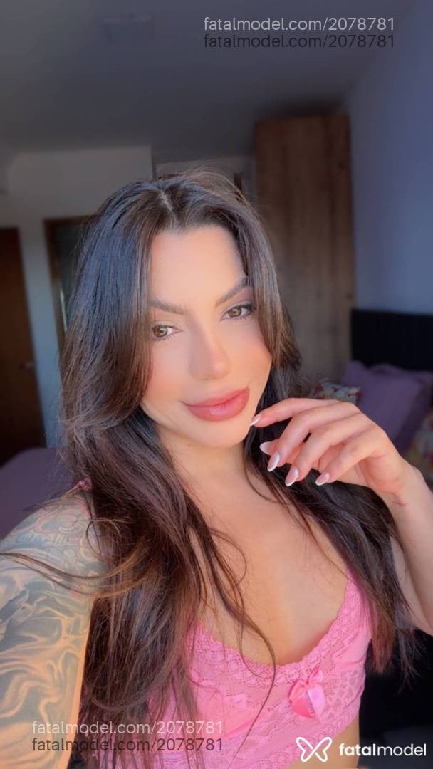 Acompanhante mulher com cabelo castanho de olhos castanhos - Mirella