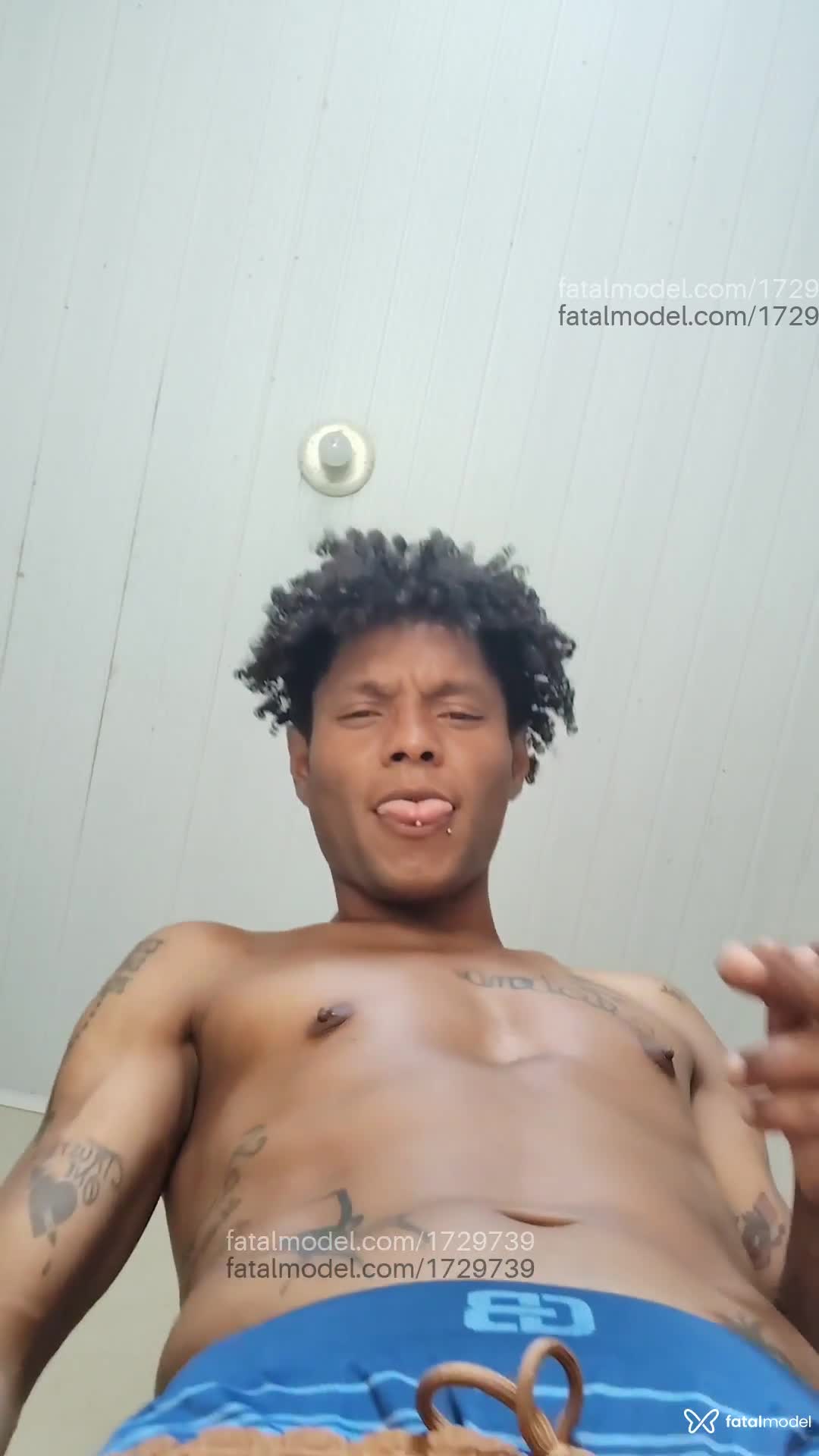 Acompanhante homem com cabelo castanho de olhos castanhos em Jaru - Aesilva
