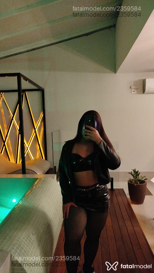 Acompanhante mulher com cabelo castanho de olhos castanhos em Curitiba Acompanhante mulher com cabelo castanho de olhos castanhos em Curitiba - Fernanda