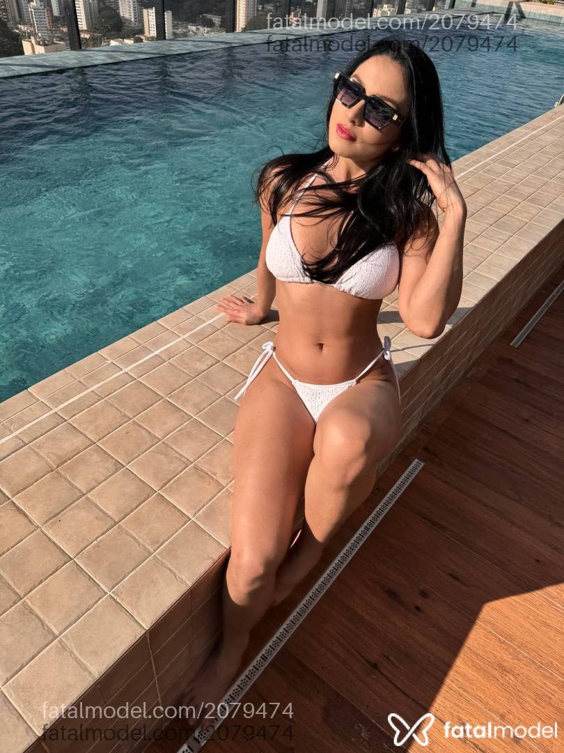 Acompanhante mulher morena (o) de olhos pretos - Sofia