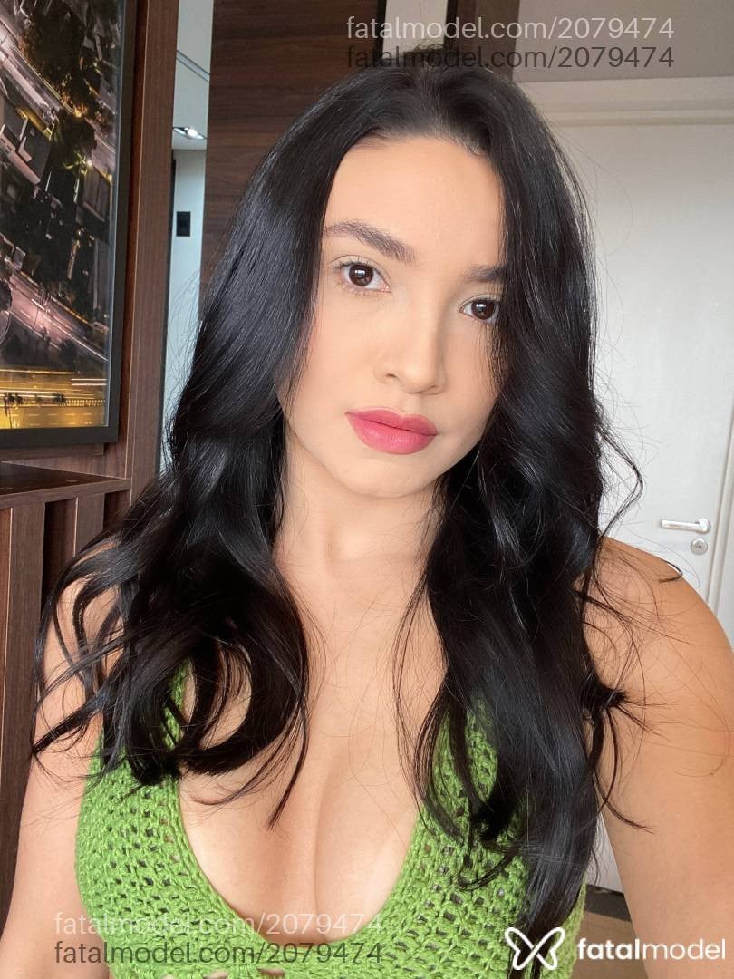 Acompanhante mulher morena (o) de olhos pretos - Sofia