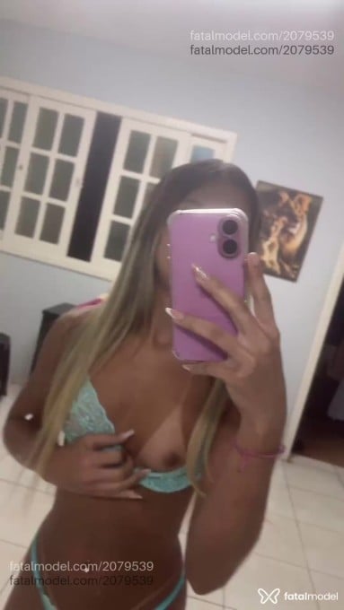 Acompanhante mulher loira (o) de olhos pretos em Chapecó - Júlia