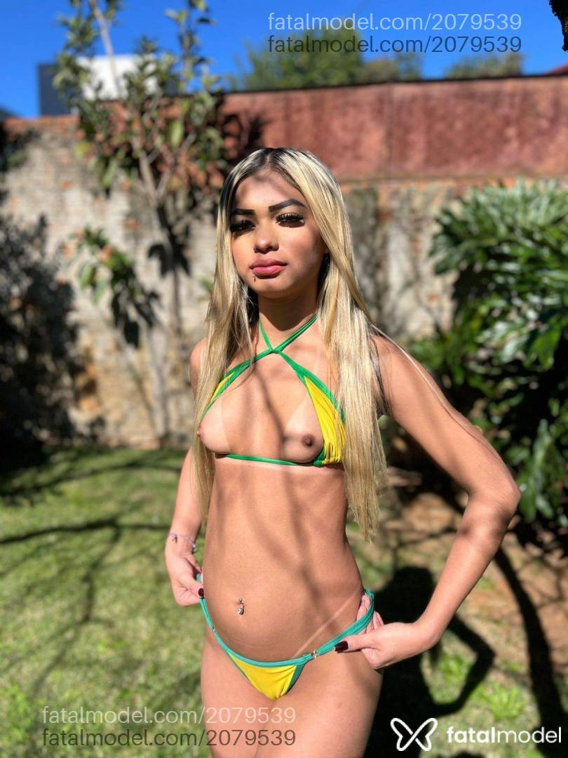 Acompanhante mulher loira (o) de olhos pretos em Chapecó - Júlia