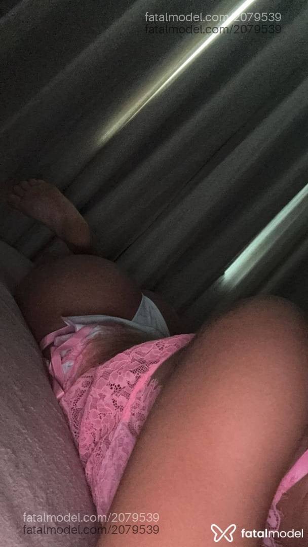 Acompanhante mulher loira (o) de olhos pretos - Júlia