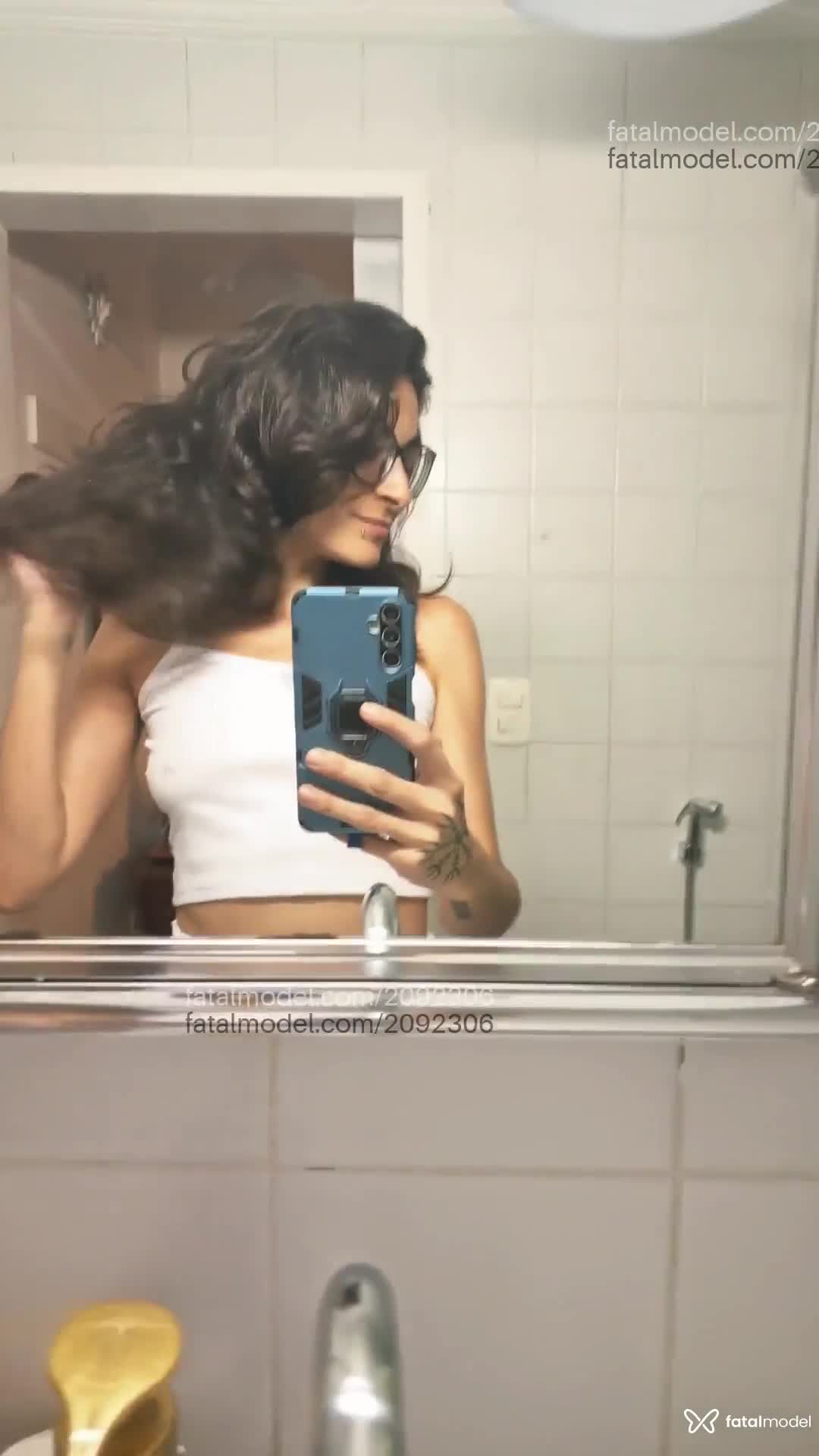 Acompanhante mulher com cabelo castanho de olhos castanhos - Olívia