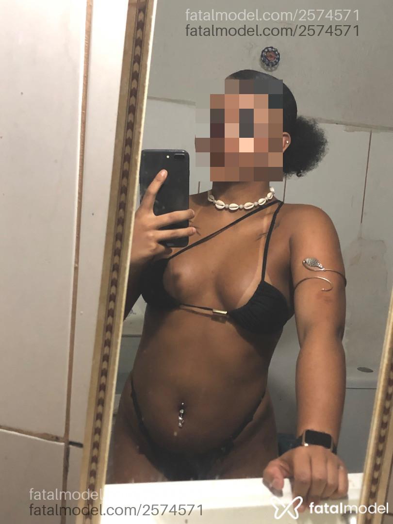 Acompanhante mulher com cabelo castanho de olhos castanhos - Giulia Braga Acompanhante mulher com cabelo castanho de olhos castanhos - Giulia Braga
