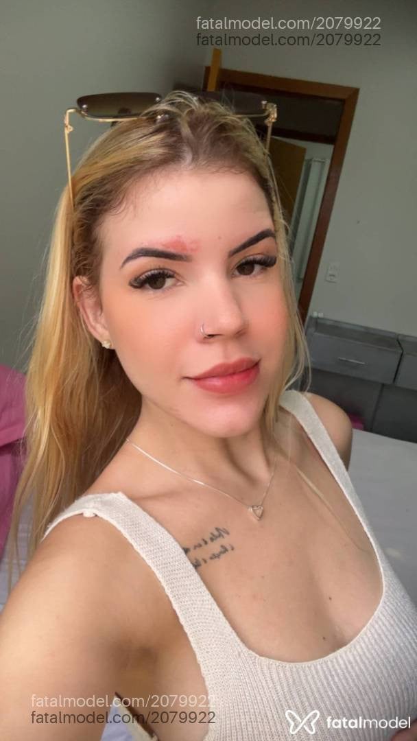 Acompanhante mulher ruiva (o) de olhos castanhos - Sophy Acompanhante mulher ruiva (o) de olhos castanhos - Sophy