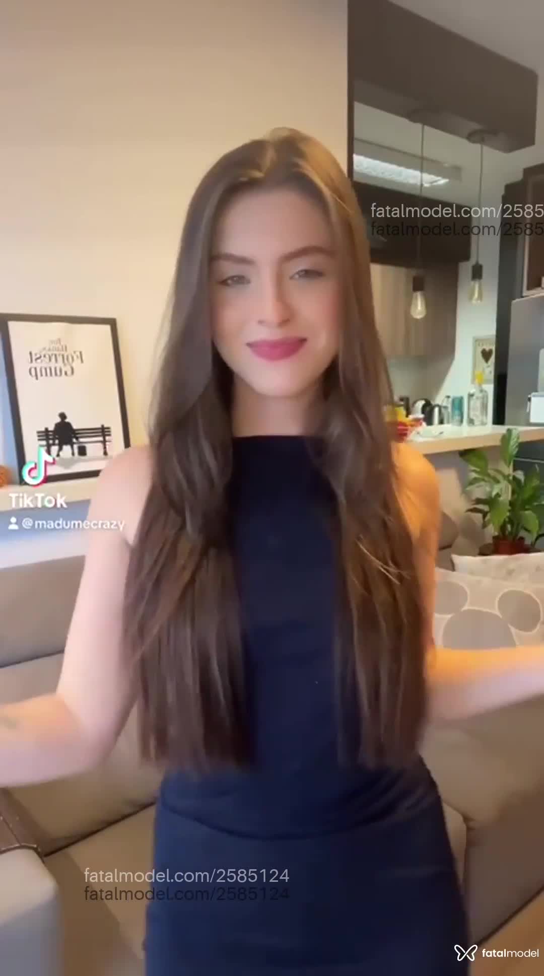 Acompanhante mulher morena (o) de olhos azuis em Virtual Acompanhante mulher morena (o) de olhos azuis em Virtual - Madu