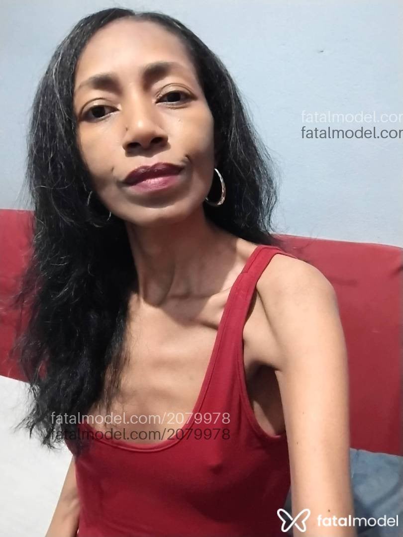 Acompanhante mulher com cabelo colorido de olhos castanhos em Virtual - Michele