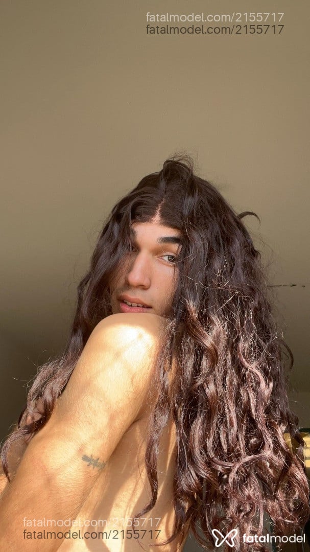 Acompanhante não-binário com cabelo castanho de olhos castanhos em Campinas - Eduarda Sash