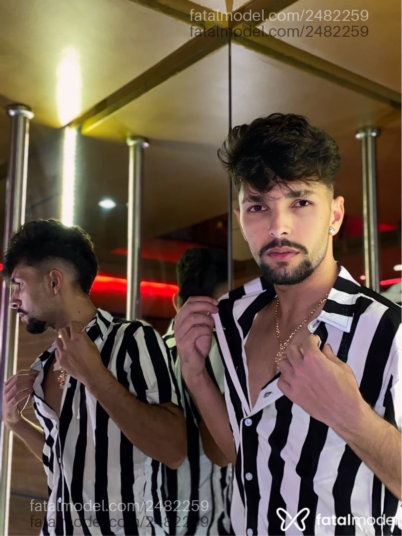 Acompanhante homem com cabelo castanho de olhos castanhos em São Paulo Acompanhante homem com cabelo castanho de olhos castanhos em São Paulo - Vecchi