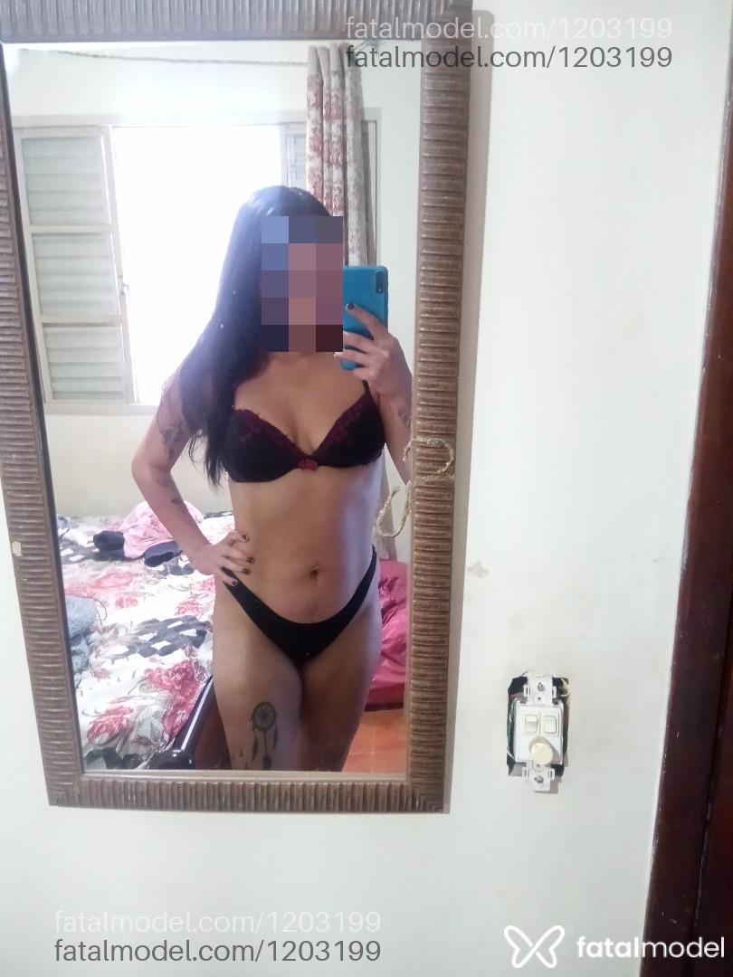 Acompanhante mulher com cabelo castanho de olhos mel - Gabrielle Marques